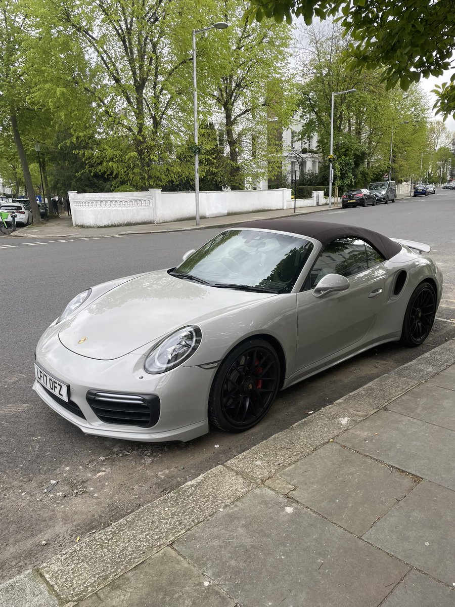 Spotted this gorgeous 911 turbo cabriolet on my walk to the tube. One day