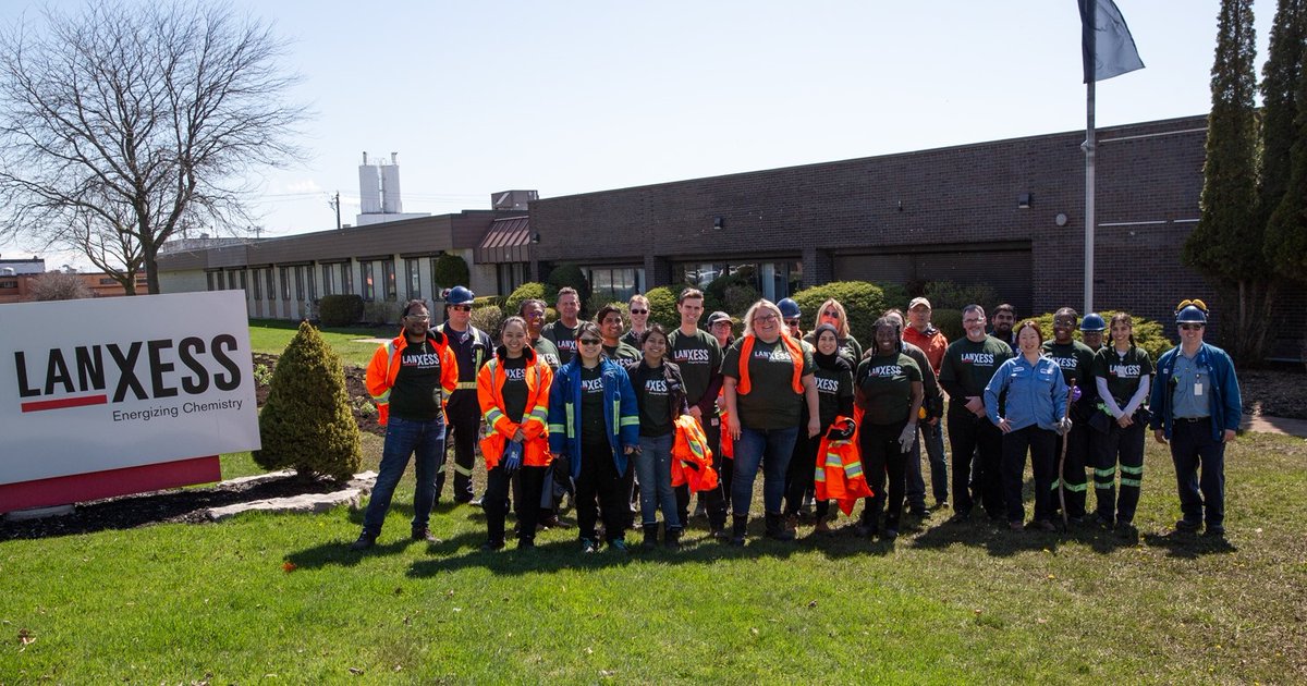 Great job to our colleagues in West Hill, Ontario 🇨🇦 who got their hands dirty for #EarthDay. 🌎 Crews picked up trash and planted seedlings in the site’s new #pollinator garden, which will benefit the region’s vibrant native bee population and our on-site hives. 🐝🌱🌼