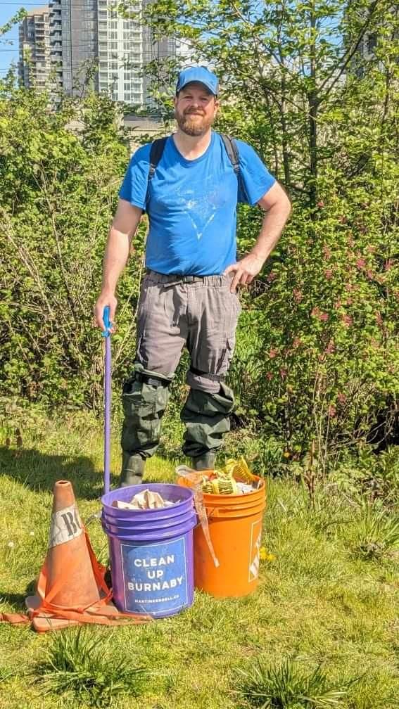 CleanUpBurnaby's tweet photo. 2024 #CleanUpEverywhere Campaign Update, Day 68

AREAS CLEANED UP: 
#Burnaby - Chub Creek

In honour of Earth Day, I waded into Chub Creek and removed:

- 32 pounds of garbage [YTD: 428 lbs]
- 1 face mask [YTD: 115]
- 1 pylon
- way too much plastic https://t.co/HxweArW1Cb