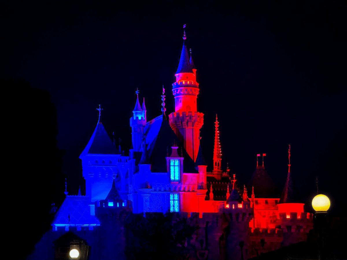 _aHero4Hire's tweet photo. Celebrated my birthday at Disneyland this year on StarWars night. Had a blaster of a good time. https://t.co/QA6npxe6xL