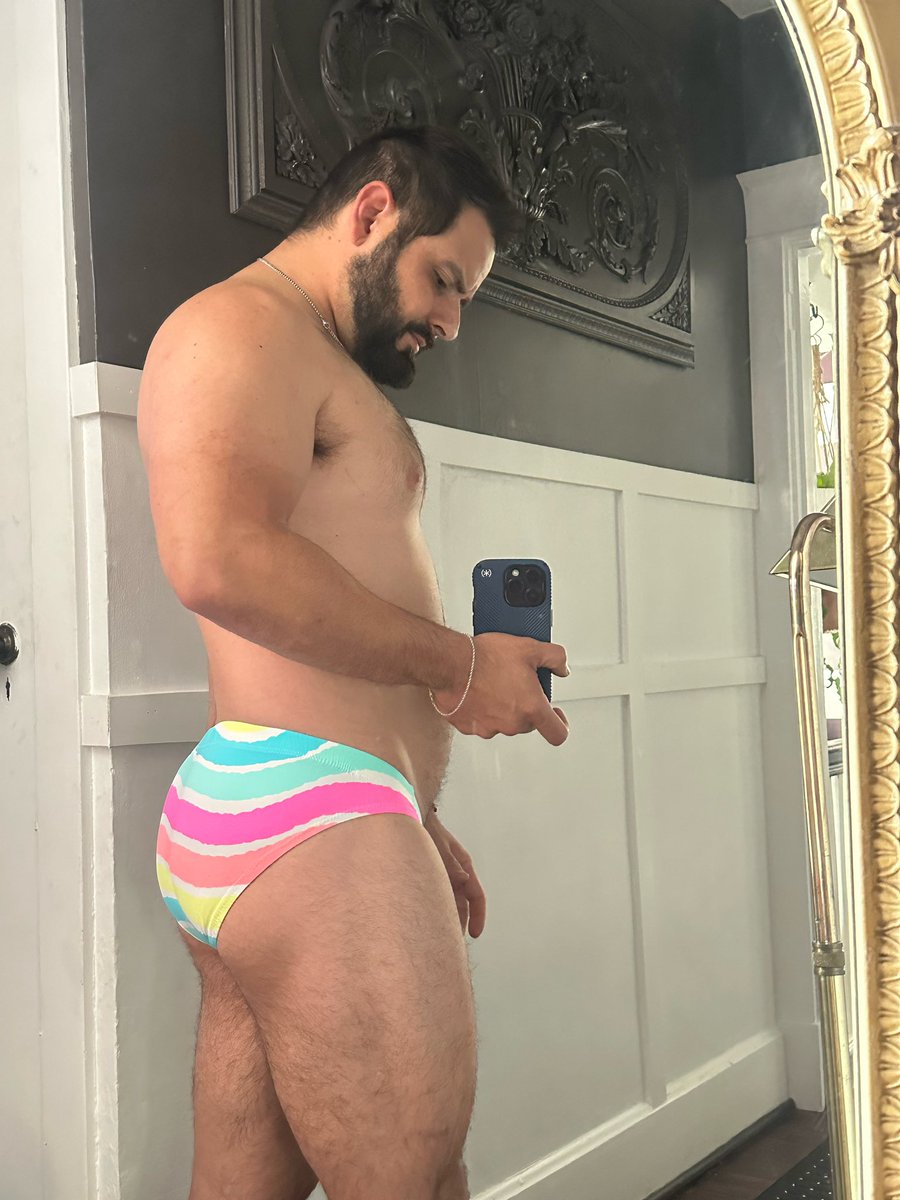 Dambro808's tweet photo. Speedo season is so close 😏😈😜🔥 https://t.co/kfmy4RiAkg