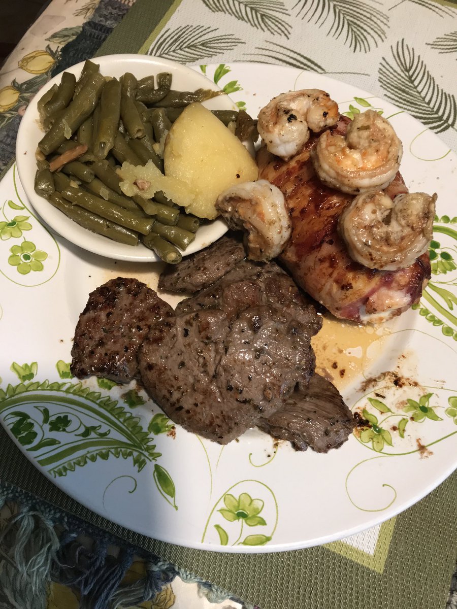 Replying to ⁦@GSmokesweed1⁩ #Menucall. Cordon blue bacon wrapped stuffed chicken breast, shrimp, steak medallions, greenbeans, potato