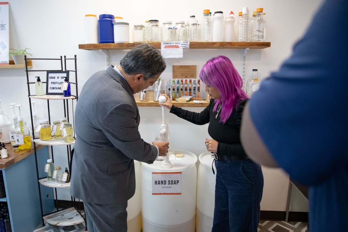 I learned about one way we can reduce our consumption of single-use plastics when I visited The Refillery. Customers bring their own containers to fill with soap, laundry detergent, and more. Watch my episode of In the 43rd at The Refillery here: senatorcosta.com/in-the-43rd-th…