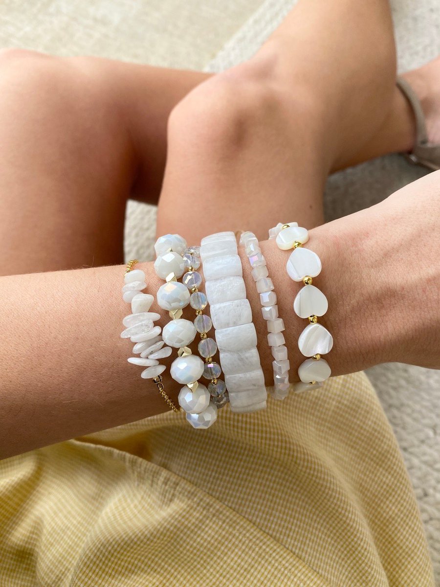 Don’t Miss the Latest Styles! Spring styles are selling our fast ✨ #kinsleyarmelle #stainlesssteeljewelry #naturalstonejewelry #bracelets #braceletstack #boho #bohojewelry #bohostyle #spring #springtime #springstyle #springaccessories