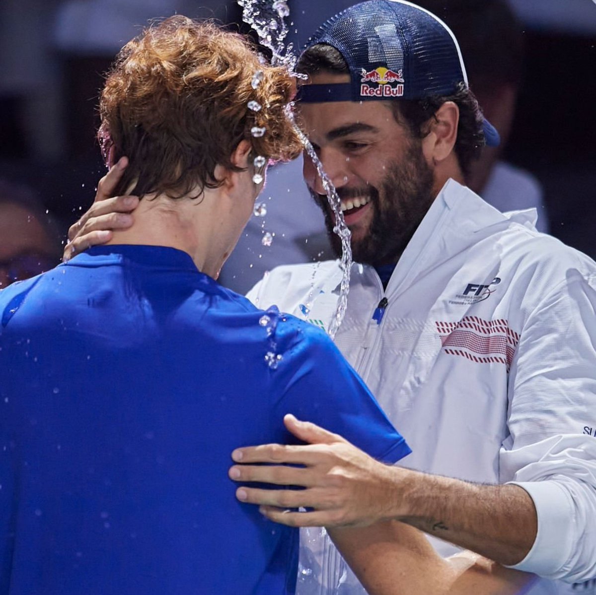 Santopadre 🎙

'Ero felicissimo per il trionfo di Sinner in Australia. Jannik è un ragazzo eccezionale, conosco molto bene anche Vagnozzi.

Auguro con tutto il cuore a Matteo Berrettini anche anche lui possa vincere qualcosa di così importante, se lo merita'

@PuntoDBreak