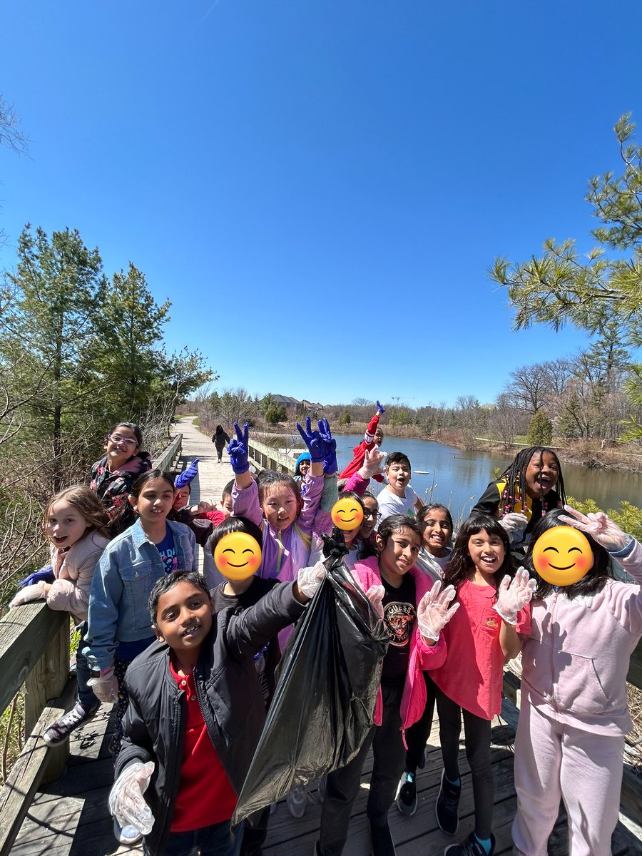 Celebrating Earth Day by cleaning up our community! Great work grade 3s ♻️🌎🌳 <a href="/jcpshdsb/">Joshua Creek</a> <a href="/HaltonDSB/">HDSB</a>