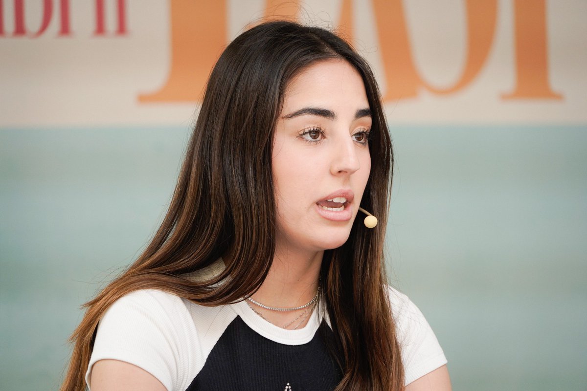 Os debíamos las fotos de los últimos eventos de la Feria, como la presentación de "Todo lo que ganamos" de Emi Huelva, junto a Laura López.

#FLAlmeria24