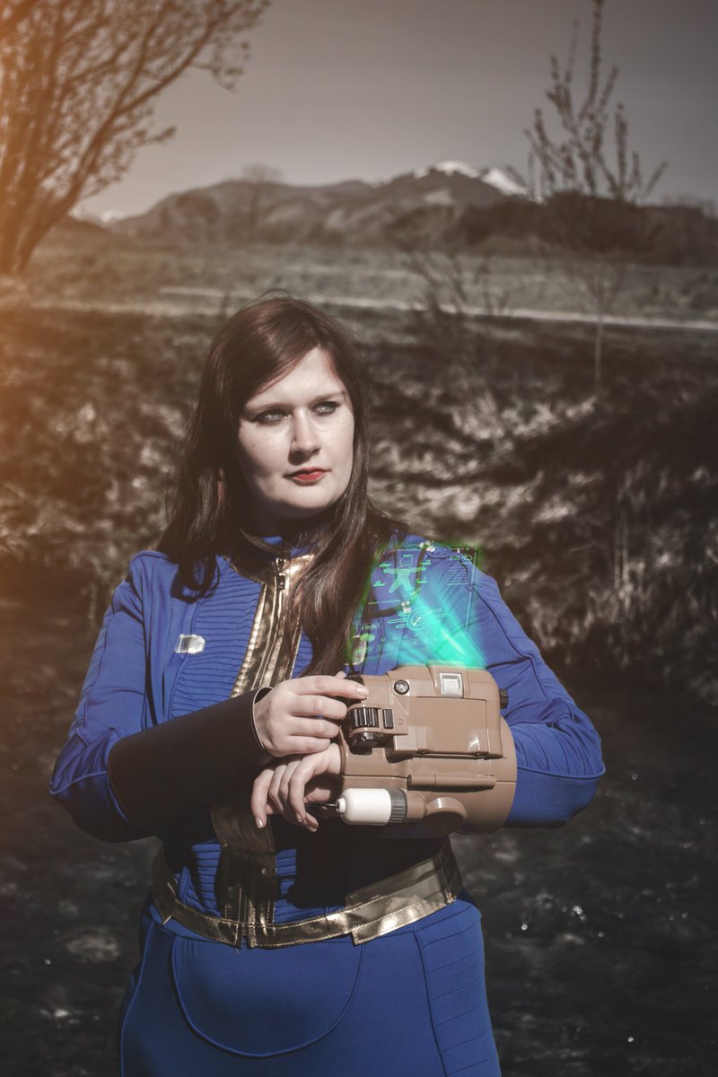 'If someone needs help, we help em. If someone needs hurtin, we hurt em. Seems simple to me.' You can see the snowy mountains in the bg! 📷 by @/waeldlein (ig) 🖌 by @one_big_boss @LazzaroStudios #fallout #falloutcosplay #cosplay #FalloutOnPrime #fallout4 #gamergirl
