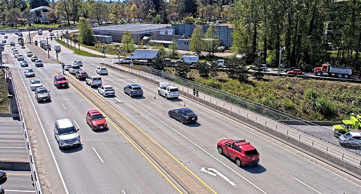 ⚠️DISABLED VEHICLE #KensingtonAveOverpass - there's a broken down SUV in the southbound right lane over #BCHwy1. Crews have been notified. Expect delays.
#BurnabyBC