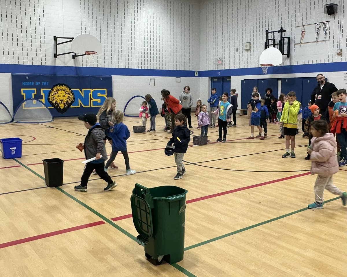 Lakeshore students helped with a school yard clean up and took part in some Eco themed activities as we recognized #EarthDay2024 today.  Thanks Eco Club for helping organize a great afternoon! 🌎💚💙💛