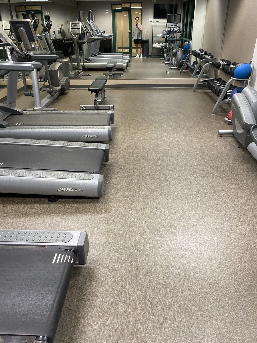 Unpopular Opinion: I love crappy hotel gyms They force you to get creative with your workout You quickly realize you don’t need all the bells and whistles Couple weights, a bench, a treadmill, and you’re good to go