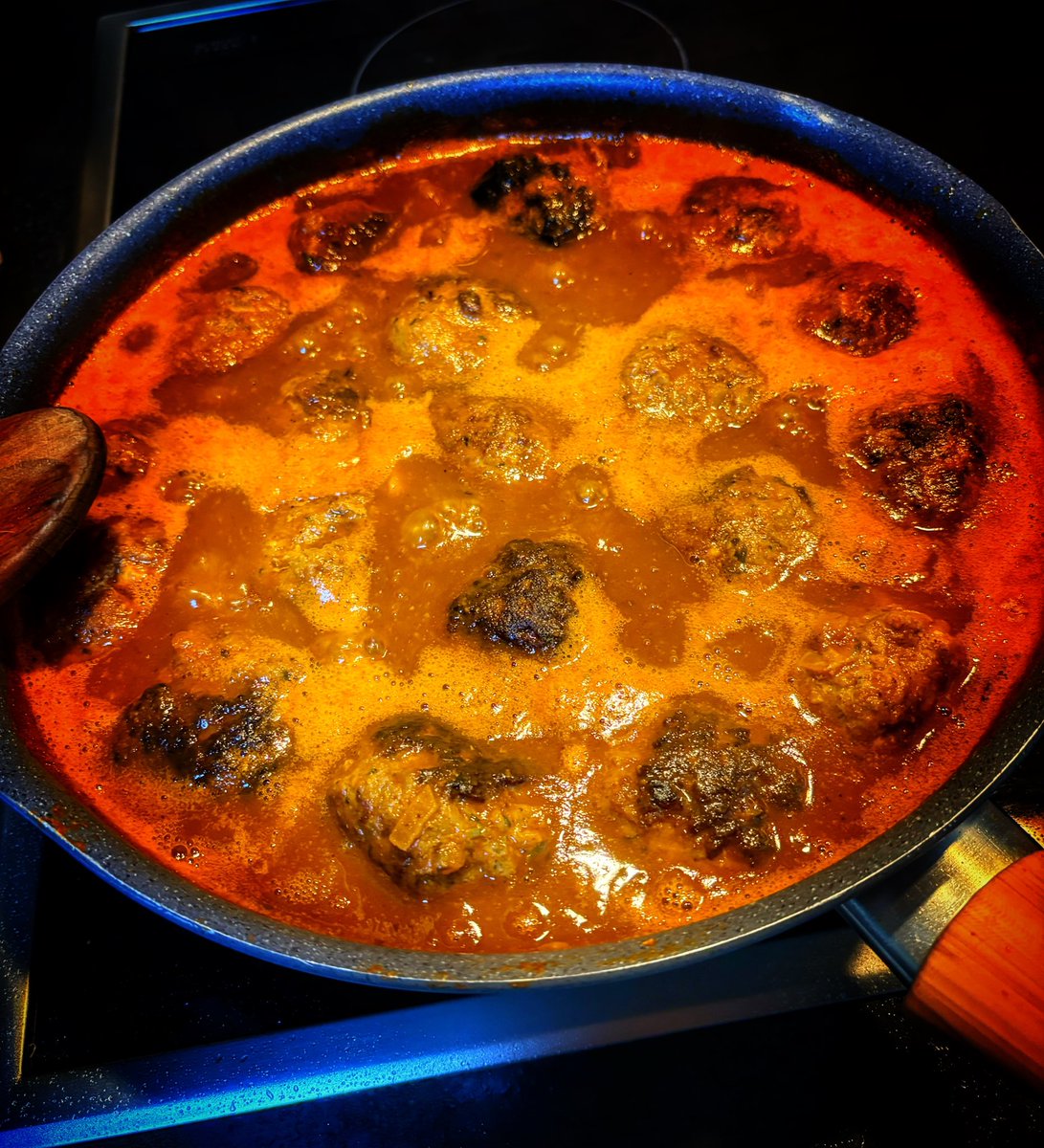wesonator's tweet image. After a full day of drum editing, sustenance was required. Such an important part of working with the Wesonator, there’s a big chance you’ll get fed on studio cooked food. Albondigas with Indian Fry Bread. #food #mixengineer #wesismore