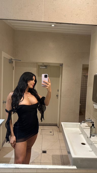 spend the day with me 🖤 https://t.co/iJqkbwlB3P