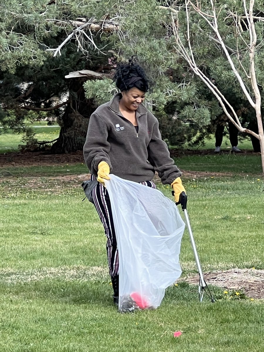 In honor of #EarthDay, our #SOColorado team volunteered with Denver Parks and Rec where they mulched trees, removed debris in the park, weeded garden beds, and raked pine needles away from trees to ensure that Montbello Central Park remains beautiful and well maintained! 🌎