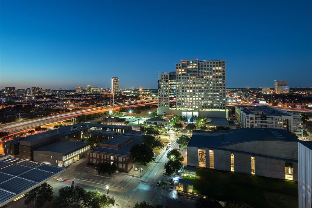 #modernmonday Immerse yourself in captivating views and exquisite luxury throughout this 3 bedroom at Hall Arts Residences

listed by Missy Woehr + Ilene Christ | Compass
@compass_m_i 

details >> citi.ly/mqj 

 #modern #dallasmodern #dallasrealestate