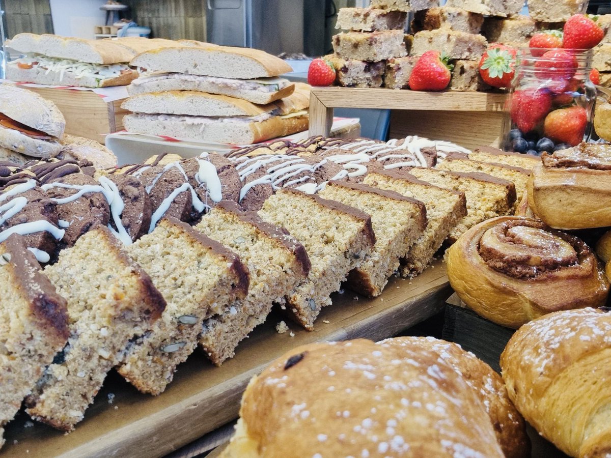 Alket355's tweet photo. A fantastic offering at the cafe for the boys including the homemade #boostit range @CityofLdnSchool @HolroydHoweCOL1 @CharlieW0109 @melrahaman @HolroydHowe https://t.co/lzQHrtjDCO
