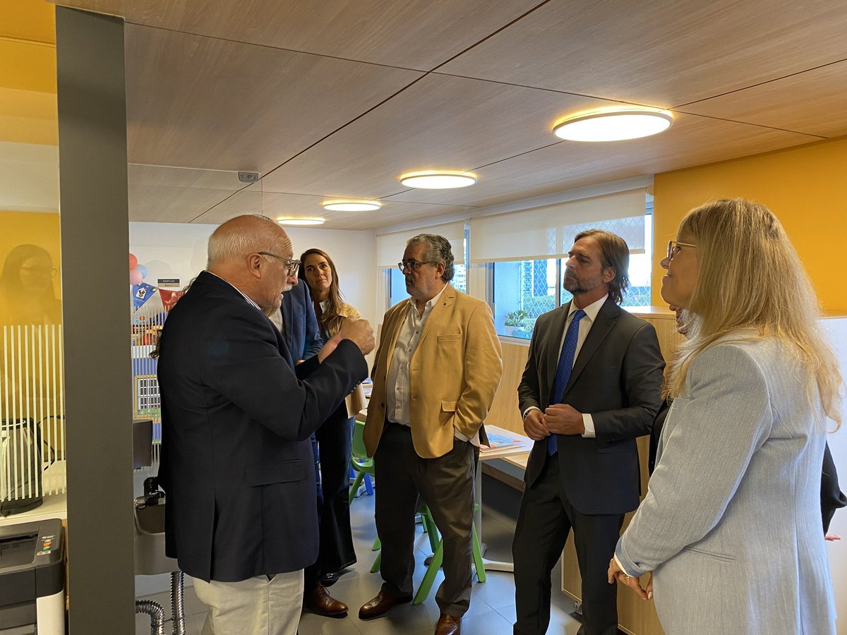 LuisLacallePou's tweet photo. Visitamos la Asociación Casa Ronald McDonald de Uruguay, en el Hospital Pereira Rossell. https://t.co/xk9kn3j4Pm