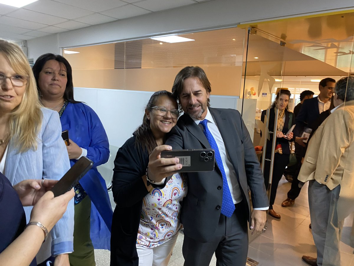 LuisLacallePou's tweet photo. Visitamos la Asociación Casa Ronald McDonald de Uruguay, en el Hospital Pereira Rossell. https://t.co/xk9kn3j4Pm