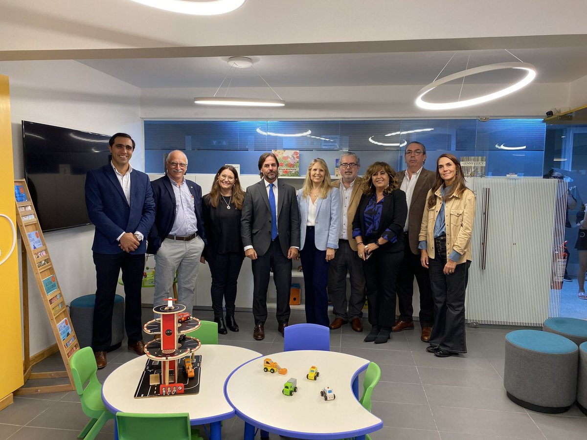 LuisLacallePou's tweet photo. Visitamos la Asociación Casa Ronald McDonald de Uruguay, en el Hospital Pereira Rossell. https://t.co/xk9kn3j4Pm