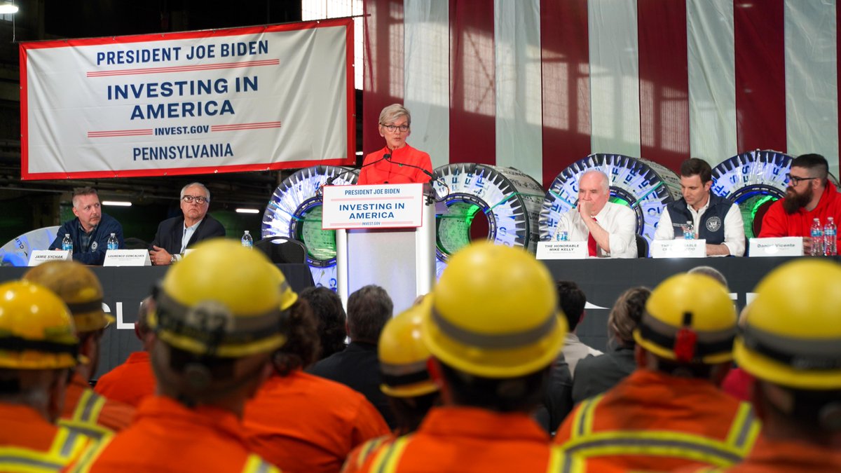 Almost an hour north of Pittsburgh, President Biden's industrial strategy will help boost steel manufacturing in Butler County, PA. Steel towns across America are joining @POTUS to reduce emissions, clean our air, and maintain and expand access to good-paying union jobs.