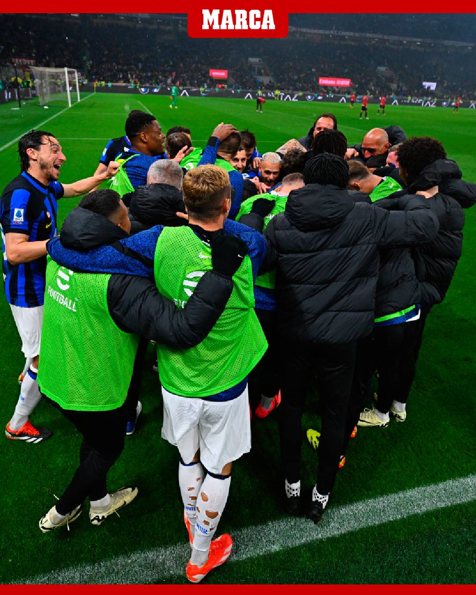 ⚫🔵🏆🇮🇹 ¡Qué manera de conquistar una Liga! El Inter gana su 20ª #SerieA ganando en 'casa' del Milan, le adelanta en el palmarés (el equipo rossonero tiene 19) y pone la segunda estrella a su camiseta (1 por cada 10 títulos) ⭐⭐