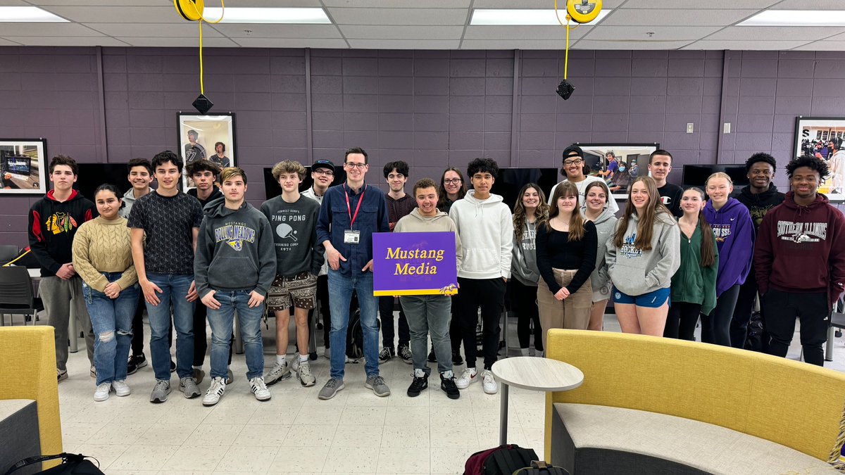 Thank you to <a href="/cbschicago/">CBS Chicago</a> reporter <a href="/Noeltbrennan/">Noel Brennan</a> for taking the time to speak with Multimedia students at <a href="/RMHSMUSTANGS/">Rolling Meadows HS</a>! Noel shared his path to becoming a reporter and gave tips for those interested in the field. <a href="/rmhsmultimedia/">Mustang Media</a>