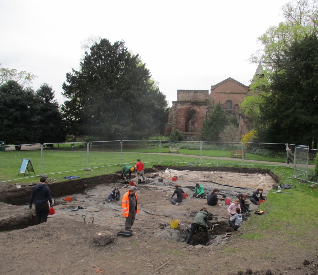 Day 1 of the training dig in Grosvenor Park Chester, the rain held off, everyone worked hard and by 5pm all of 2023's backfill had gone! Tomorrow we'll take away the covers and get out our trowels. What will we find? @HistArchChester @ArchaeologyChester @HistArchChester