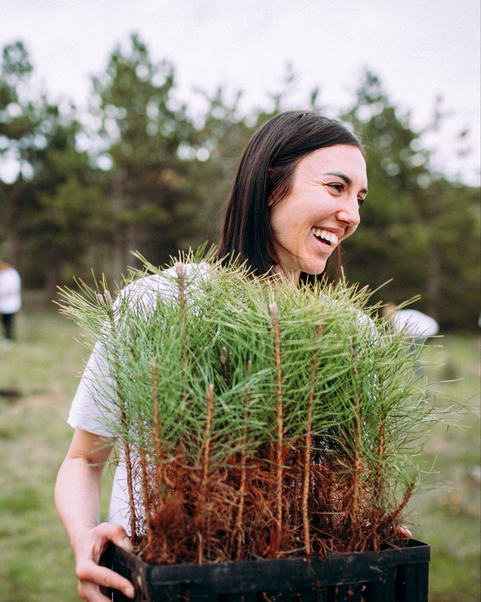 Taking care of our shared planet is a fundamental part of putting humankindness into practice. Today and every day, let’s all do our part to cultivate and maintain a healthy relationship with our environment. #EarthDay #Hellohumankindness