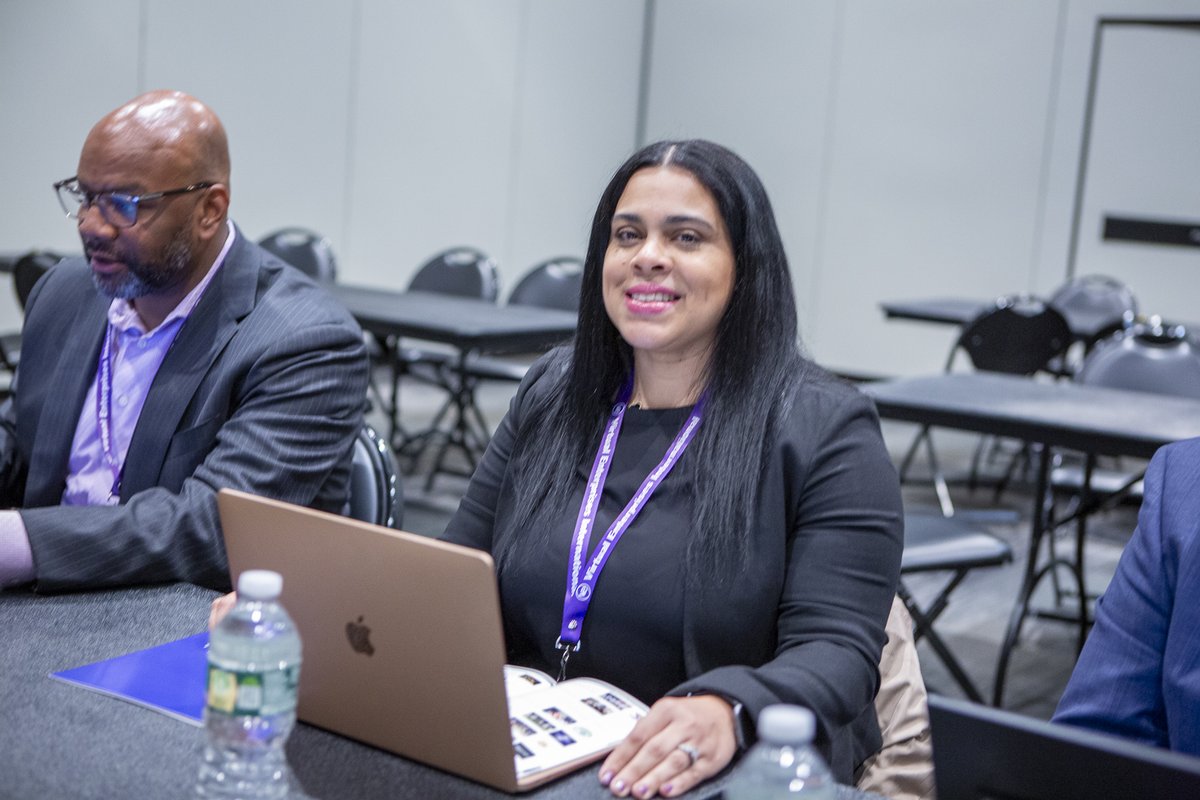 It's National Volunteer Week! HUGE thx #HSBC for support of #2024YBS. Your support providing funding & volunteer judges makes it all happen. Supporting future business leaders! Jee-Ho Kang, @shanibess, Edwin X. Anglero, @alexaperezvelazquez #nationalvolunteerweek