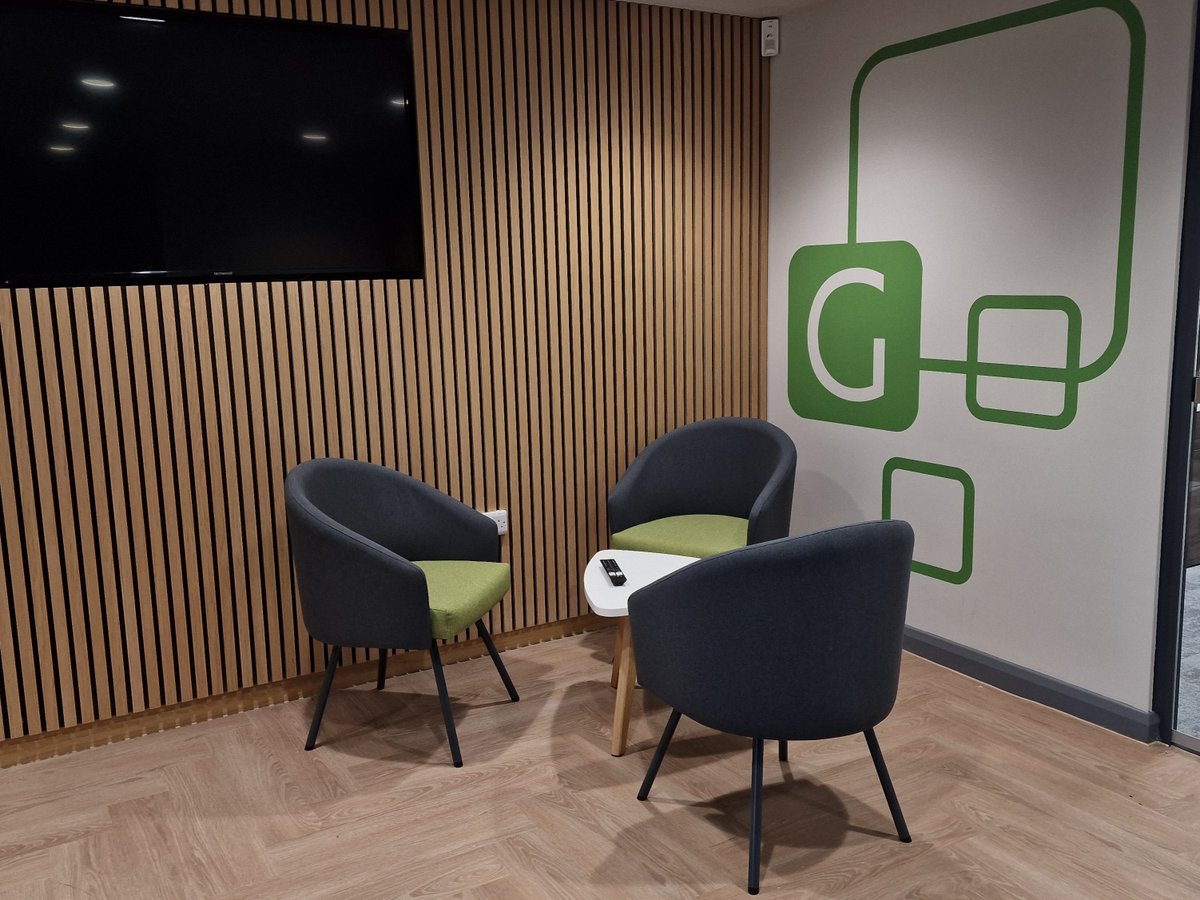 New project photos 📷 
A sneak peak of the after photos for Greenhatch Group.

Green accents can really breathe life into a workspace, and when paired with anthracite and white, it creates a sleek and modern atmosphere. 
What are your thoughts?

#officedesign #newoffice