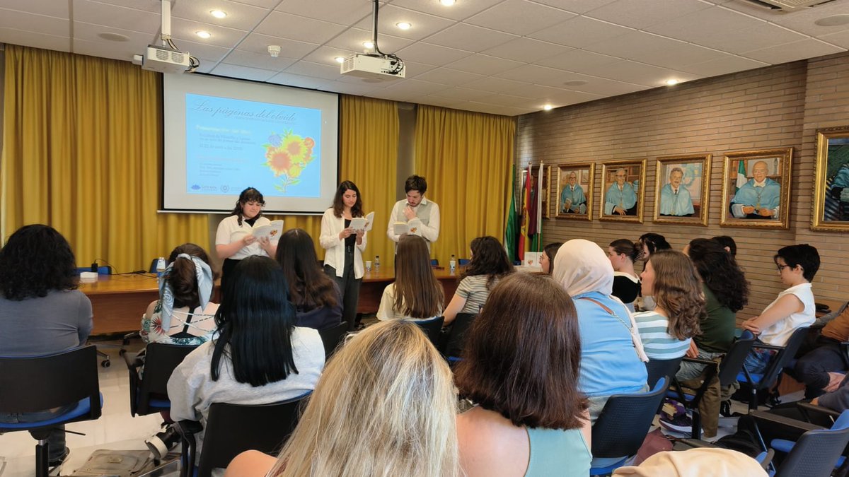 LetrasUma's tweet photo. Hoy en @LetrasUma se ha presentado el libro "Las páginas del olvido" de Lucía Calero, estudiante de nuestra Facultad.
Muchas gracias a la autora y a todas las personas que han asistido al acto.
#OrgulloLetras https://t.co/9NopfeoFLQ