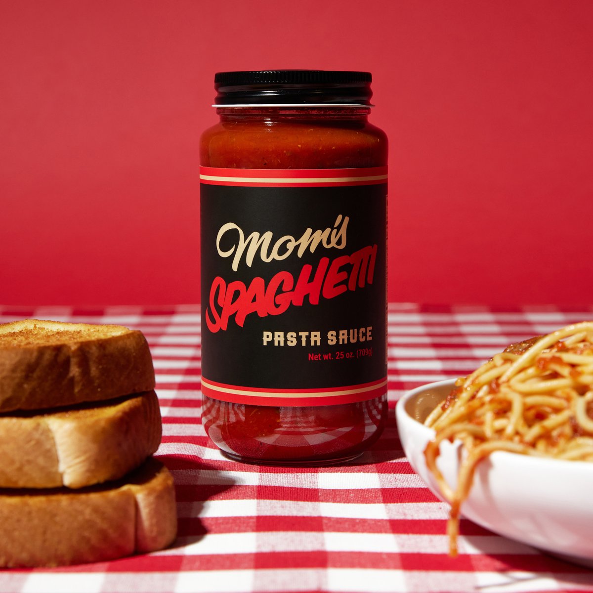 Time is running out to bring the D to your kitchen 🍝 grab yourself some #MomsSpaghetti pasta sauce before it’s gone! Momsspaghetti.com
