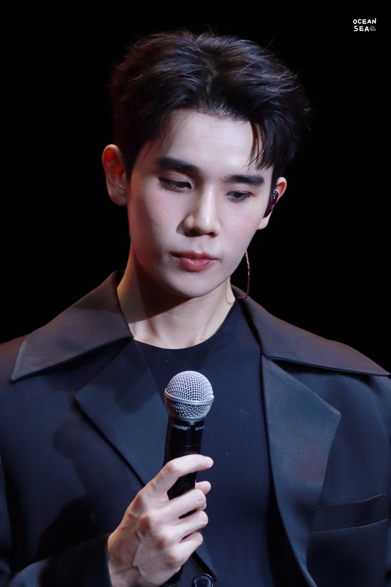 OceanSea0413's tweet photo. 240421 ลุคตำรวจสืบสวนเข้าเฮียจิมได้หรือยัง 🫠🖤

@jimmyyjp_ #jimmyyjp 
#JS1stFMinHongkong
#jimmysea #จิมมี่ซี https://t.co/FbqNQlKxmV