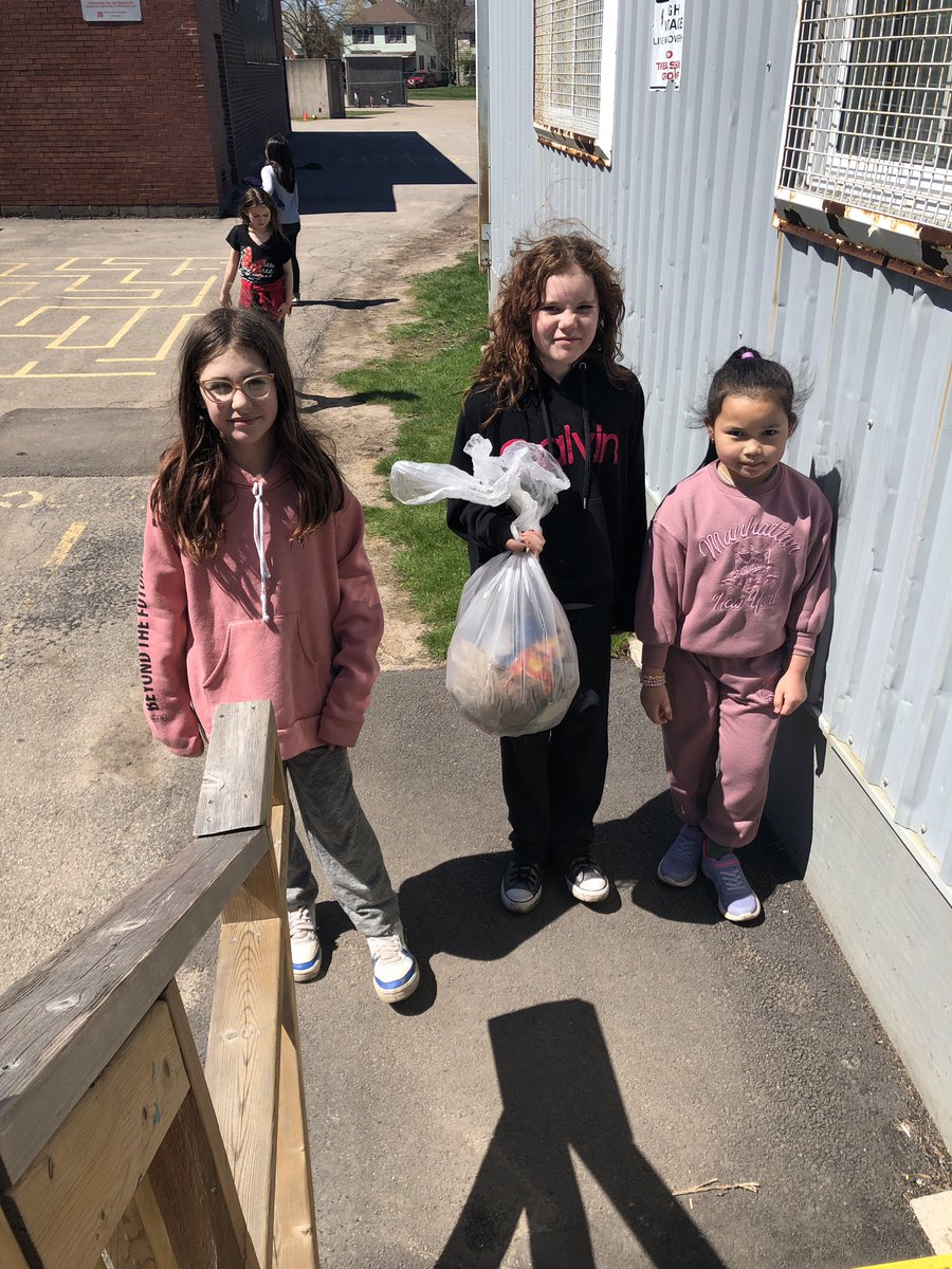 Thank you to Avery, Tegan and Mina for cleaning up our backyard! @dsbn #Earthday