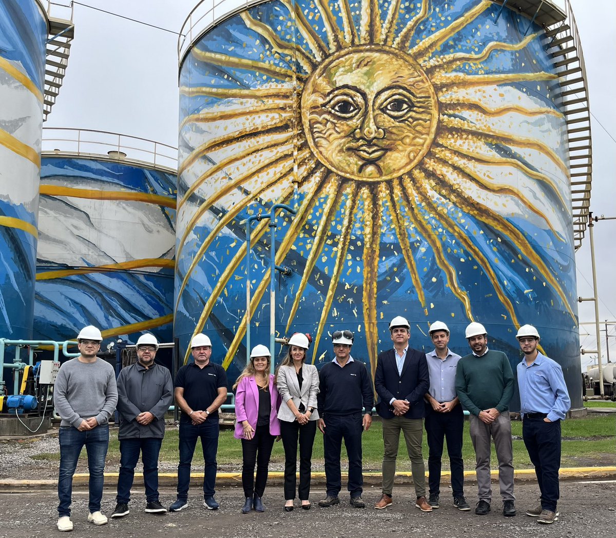 EmaLastra's tweet photo. Hoy recorrimos la Planta Industrial Grupo DH, junto a @DiStefanoSil y la secretaria de Com Exterior de la provincia @geolosada Está planta es modelo en el manejo de residuos industriales. Es importante que impulsemos la producción santafesina haciendo foco en el ambiente. https://t.co/uToghaAPot
