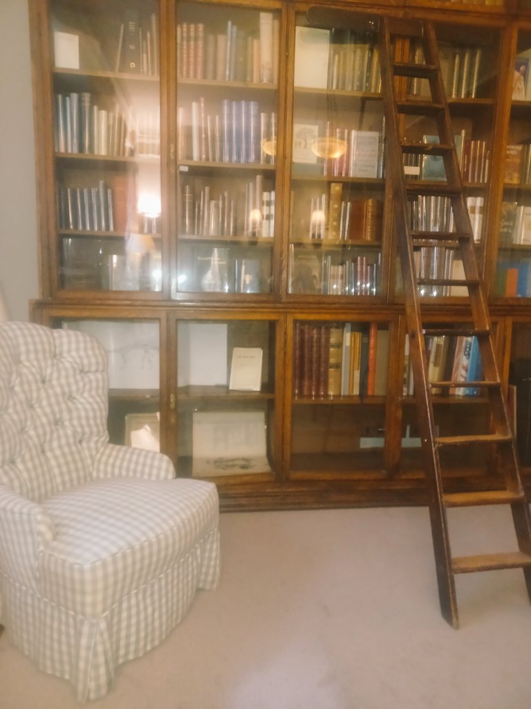Anyway, here's a nice cosy corner to sit in. Perfect for gremlins to perch on while concocting ways to utterly derange our WiFi.