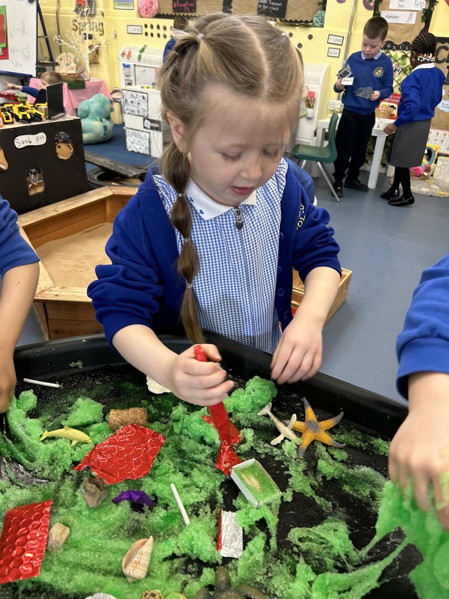 To celebrate #EarthDay Paddington Class enjoyed removing litter from the sensory ocean! We are saving the aquatic animals 🐟