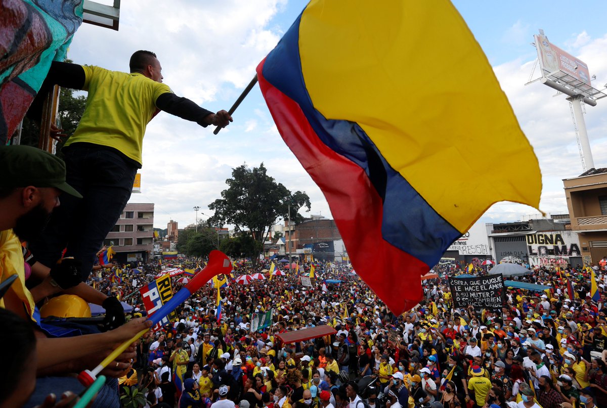 Todas y todos a la calle el #1DeMayo para que Colombia avance y no quede presa de los enemigos del cambio.