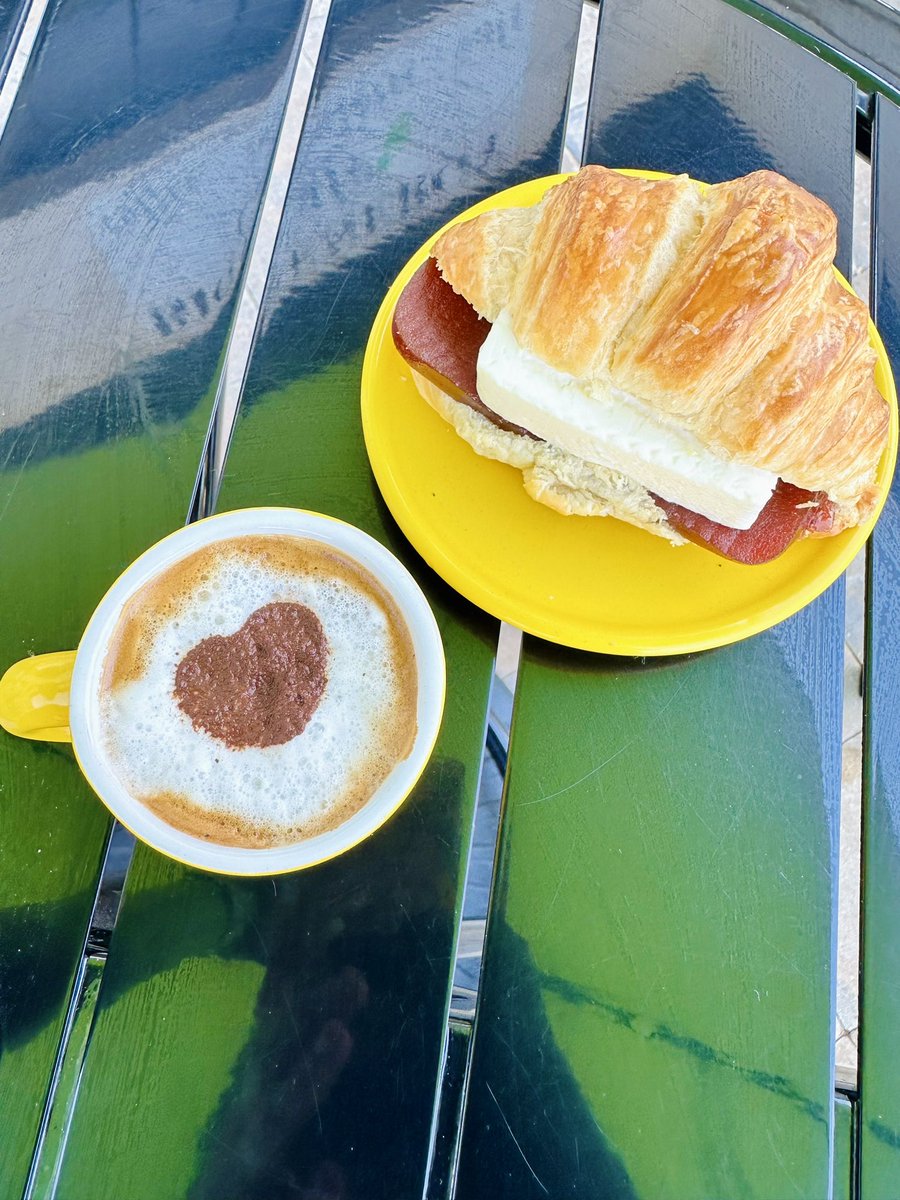 BIGENERGYCafe's tweet photo. Our guava &amp; cheese croissant/cortadito duo has our patrons falling in LOVE! This delicious treat is only $7 for the rest of April⚡️
#bigenergycafe #cafe #cortadito #guavaandcheese #guayabaconqueso #swflfoodies #dealofthemonth #yum https://t.co/ofL5r1OO1L