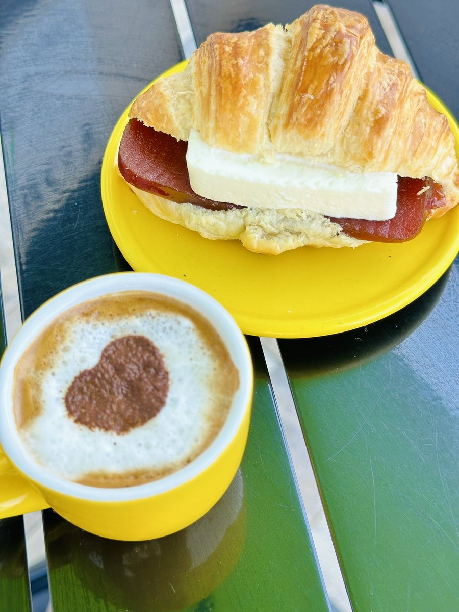 BIGENERGYCafe's tweet photo. Our guava &amp; cheese croissant/cortadito duo has our patrons falling in LOVE! This delicious treat is only $7 for the rest of April⚡️
#bigenergycafe #cafe #cortadito #guavaandcheese #guayabaconqueso #swflfoodies #dealofthemonth #yum https://t.co/ofL5r1OO1L