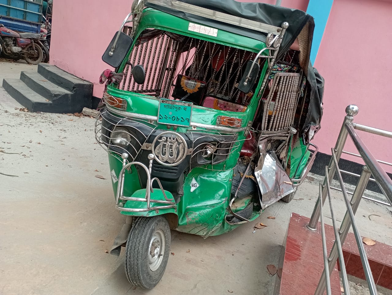 কালিয়াকৈরে ট্রাক সিএনজি সংঘর্ষে নিহত ১