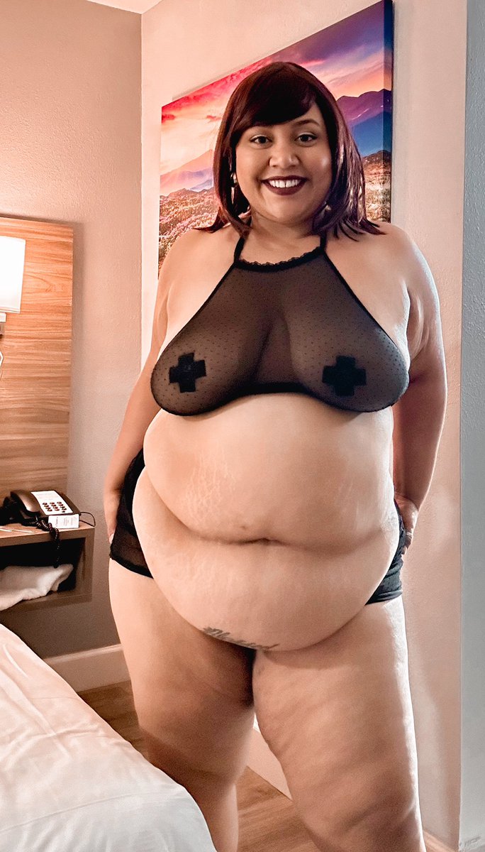 CCannabisCat1's tweet photo. Bigger Double Belly! From new clip 🔥#doublebelly #bellyhang #thickgirl #feedee #feederism #onlygains #chubby #thefattening #nipplepasties #gordita #gordibuena #latinabbw #thickthighs https://t.co/aAHazVm08O