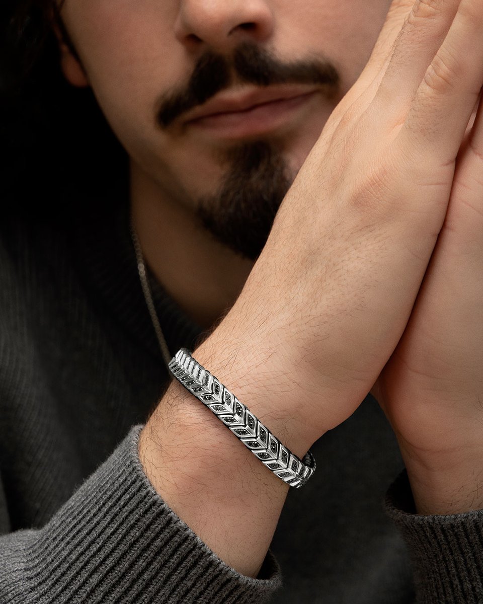 DavidYurman's tweet image. Jaime Jaquez Jr shoots for excellence, both on and off the court.
#DavidYurman #DYChevron