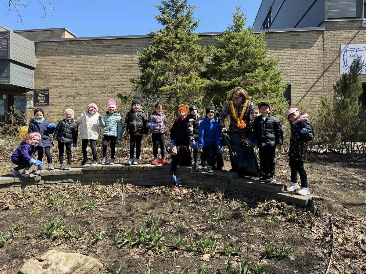 At lunchtime KC was cleaning up for Earth Day 🌎 🌳 @EnglishMTL