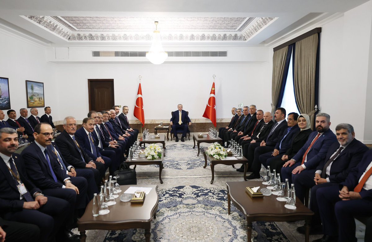 President @RTErdogan, who is in Baghdad for an official visit, received representatives of Iraqi Turkmen community.