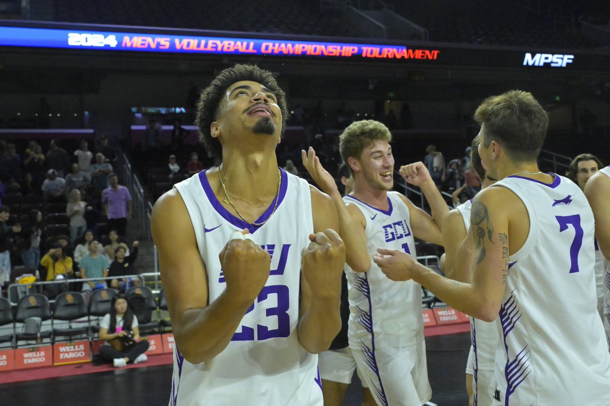 FloCollegeVB's tweet photo. Big Champ Energy 🏆

📸: © Jayne Kamin-Oncea-USA TODAY Sports

#MPSF #LopesUp https://t.co/yOAlu9Hop9
