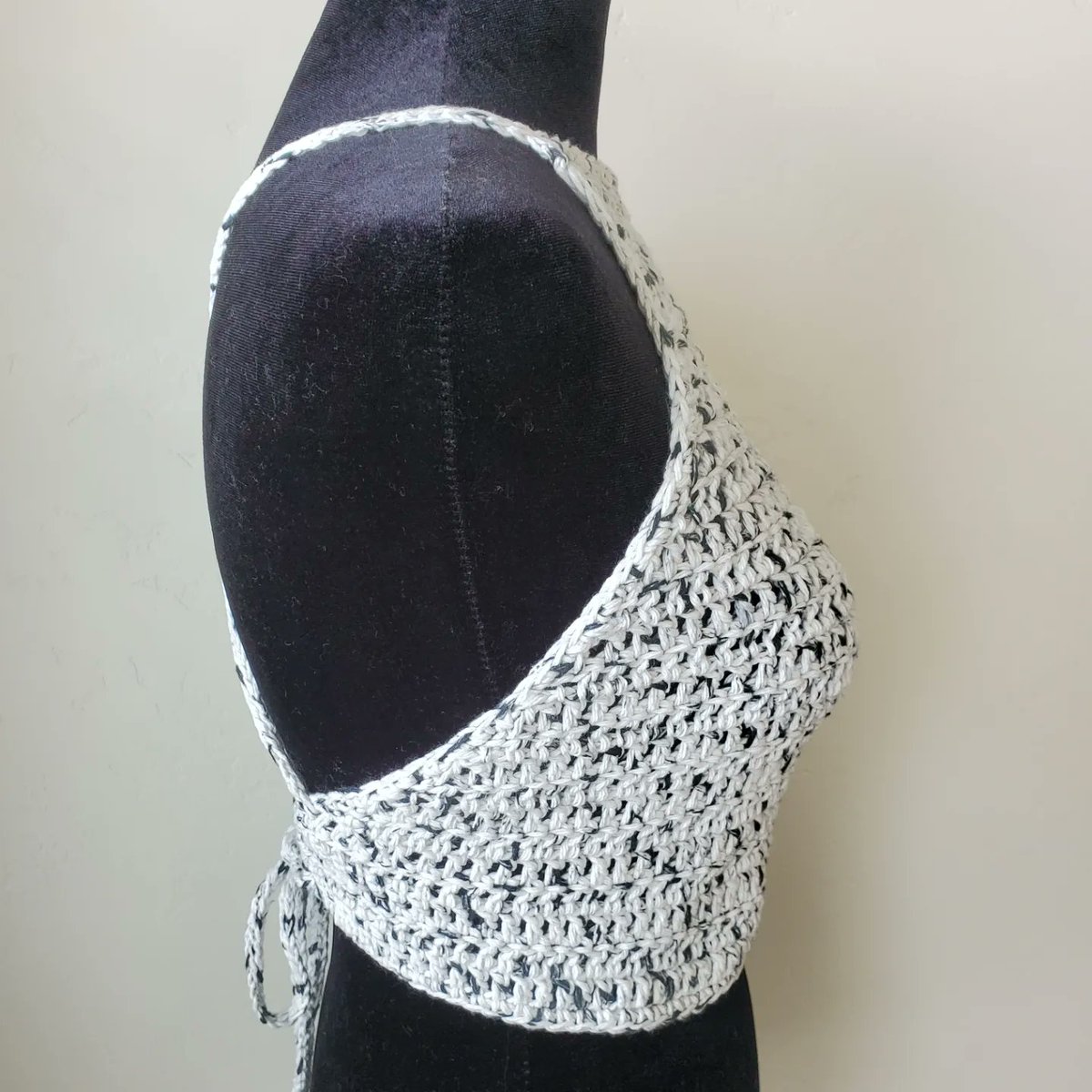 HookedWithAspy's tweet image. CUSTOMER ORDER 
🤍🖤Valerie Top🖤🤍
Pattern by @passioknit_goods
Yarn #lilysugarncreamyarn in Salt &amp;amp; Pepper 
Size Small
#customerorder #crochetcroptop #valerietop #cottonyarn #saltandpepper #yarnaddict #yarn #supportsmallbusiness
#handmadegifts #summer