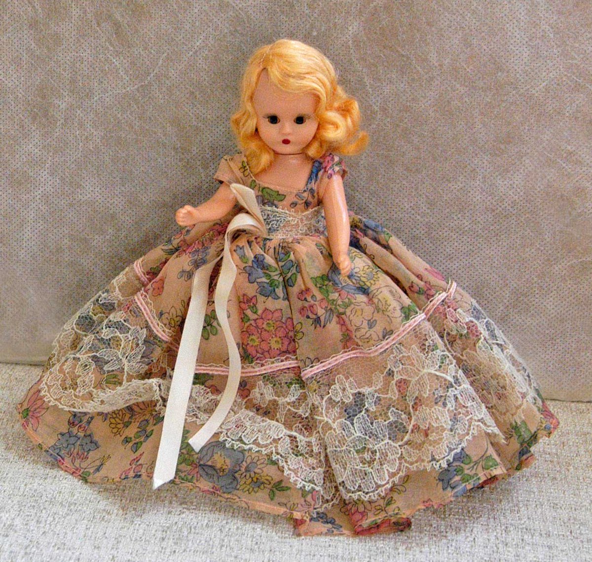 🌻🌻🌻GIRLS of all ages! Check out this Fancy Nancy Ann Storybook Doll nutmegcottage.etsy.com/listing/115183… #etsy #Doll #vintage #Collectible #pottiteam #Mondayvibes #buynow #gift #etsygifts