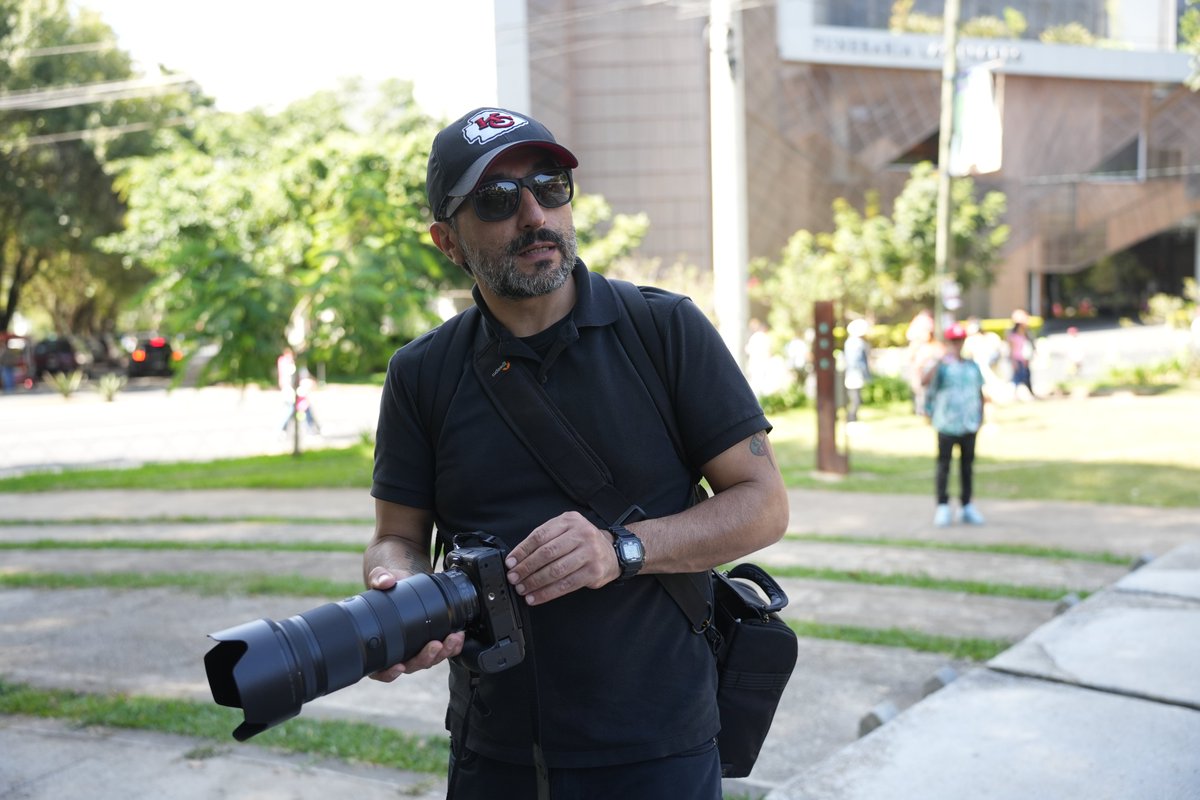 gaceleon's tweet photo. Nikon en mano,
mi fiel machete de luz,
captura el mundo. https://t.co/lo9xUMix6e