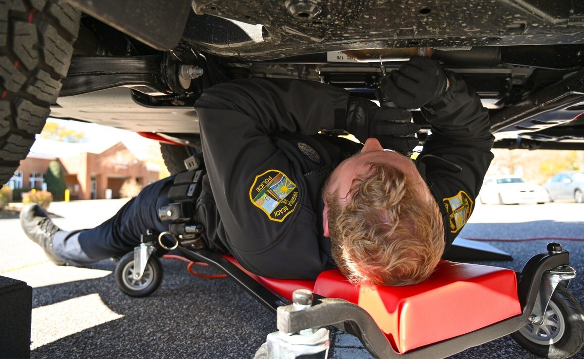 Police Proactively Fight Theft of Catalytic Converters with Department’s First Engraving Event virginiabeach.gov/connect/blog/p… #VBPD #VirginiaBeach #CatalyticConverter #CrimeSuppression #LEO #PublicSafety